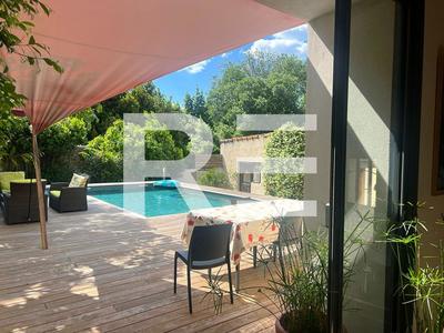 Maison - 310 m² - 11 pièces