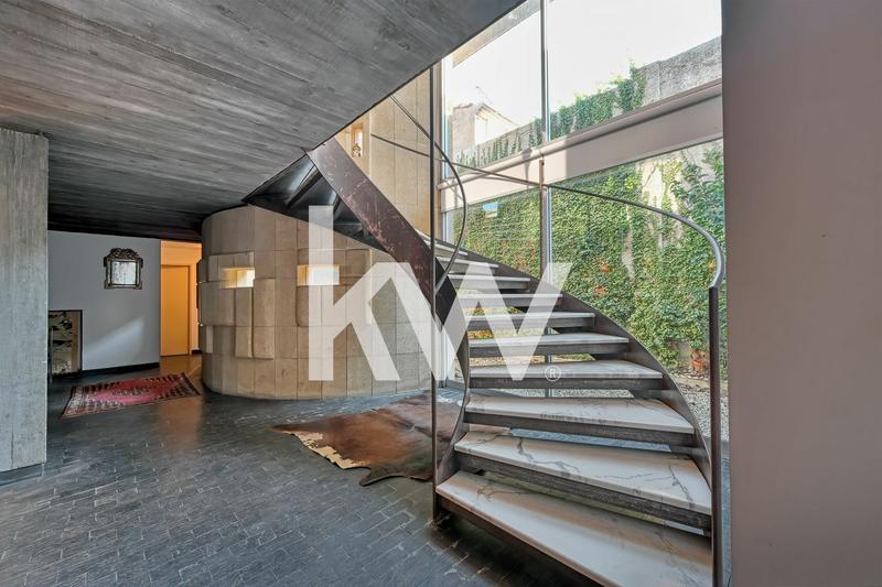 Maison - 250 m² - 9 pièces