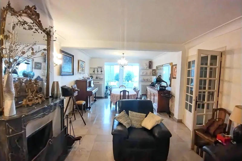 Maison - 346 m² - 15 pièces