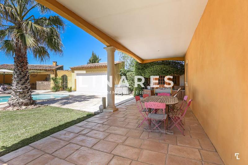 Propriété - 230 m² - 9 pièces