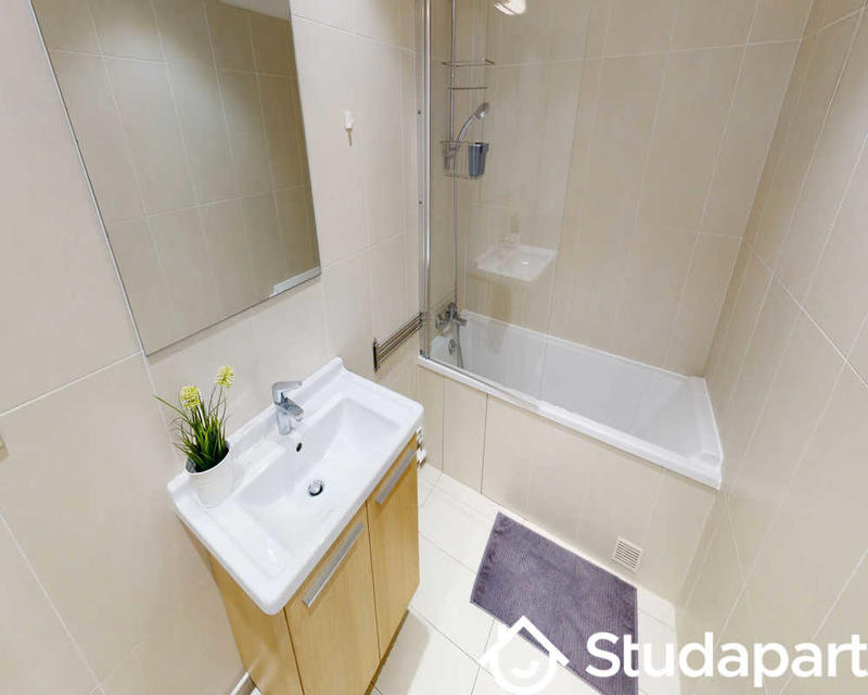 Chambre - 90 m² - 1 pièce