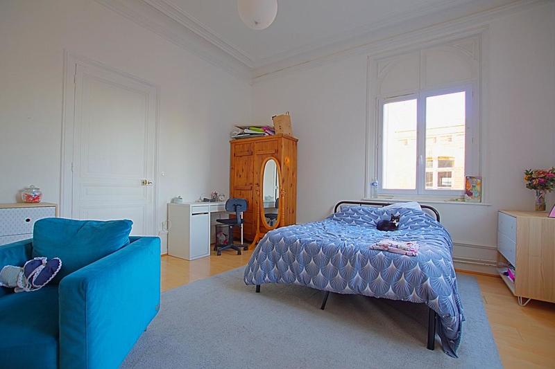 Maison - 300 m² - 8 pièces