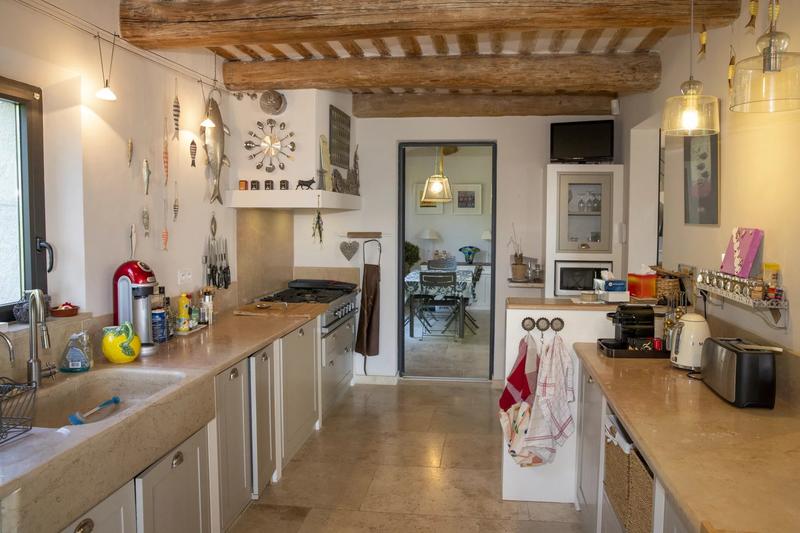 Maison - 240 m² - 9 pièces