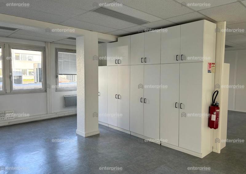 Bureau - 920 m²