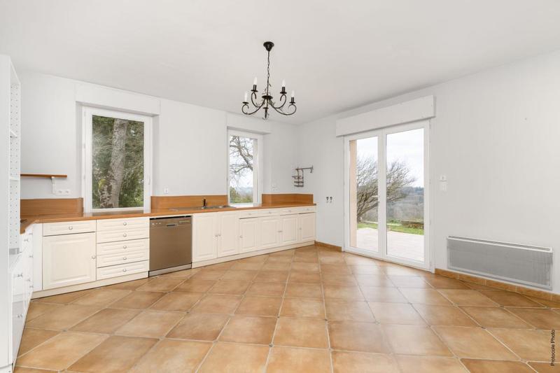 Maison - 245 m² - 6 pièces