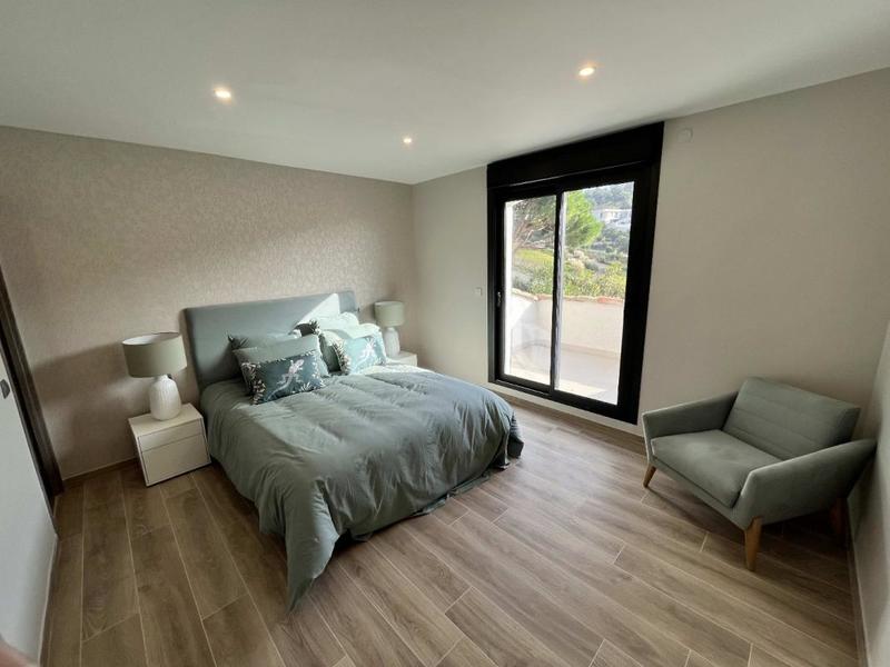 Maison - 280 m² - 8 pièces