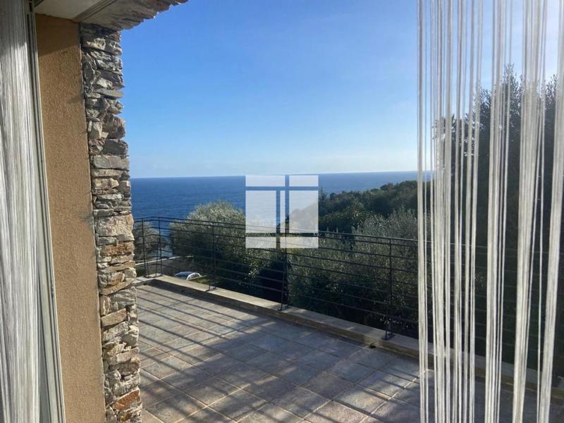 Villa - 200 m² - 8 pièces