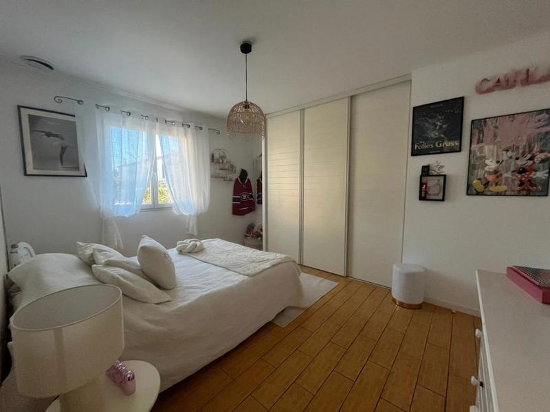 Maison - 230 m² - 10 pièces