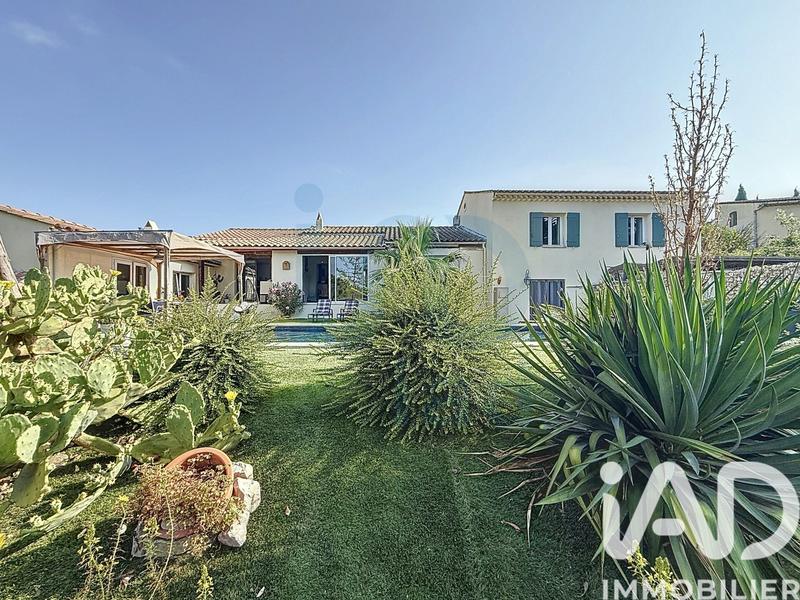 Maison - 250 m² - 6 pièces