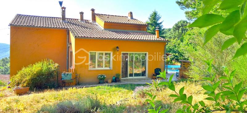 Maison traditionnelle - 169 m² - 6 pièces