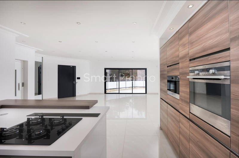 Propriété - 250 m² - 6 pièces