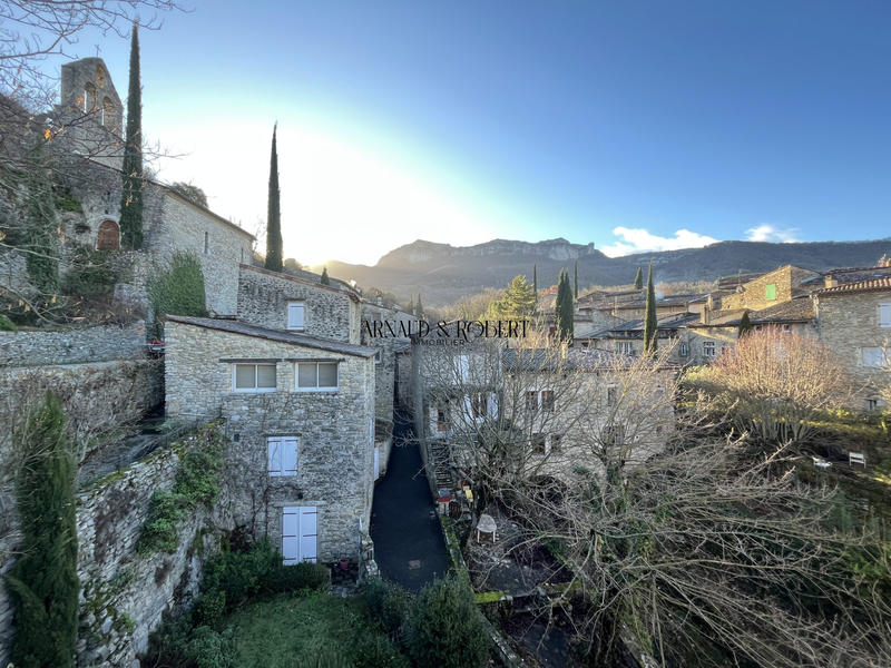 Maison - 250 m² - 11 pièces