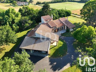 Maison - 220 m² - 7 pièces