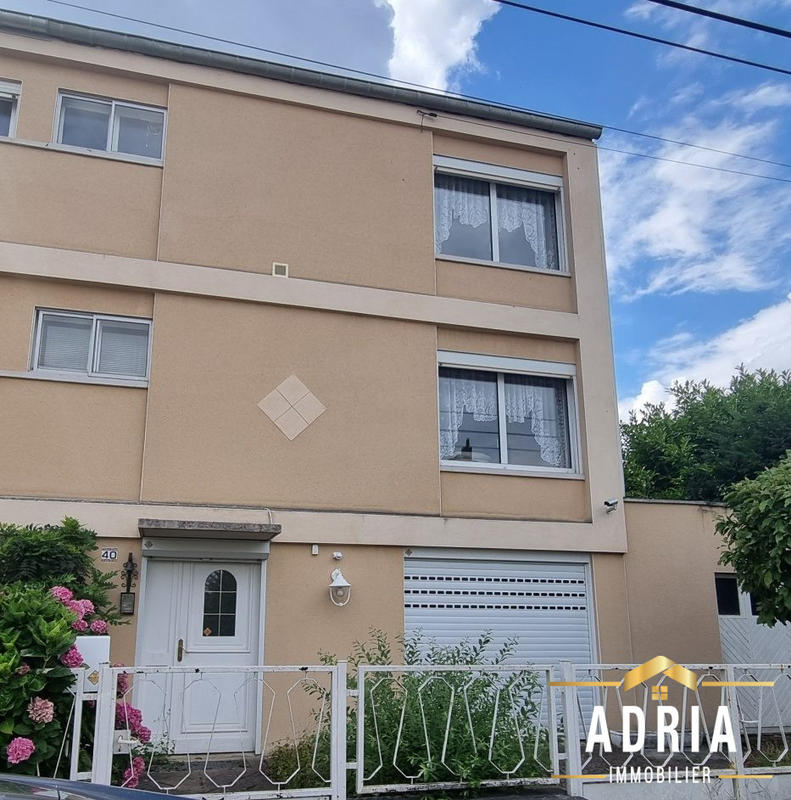 Maison - 95 m² - 5 pièces