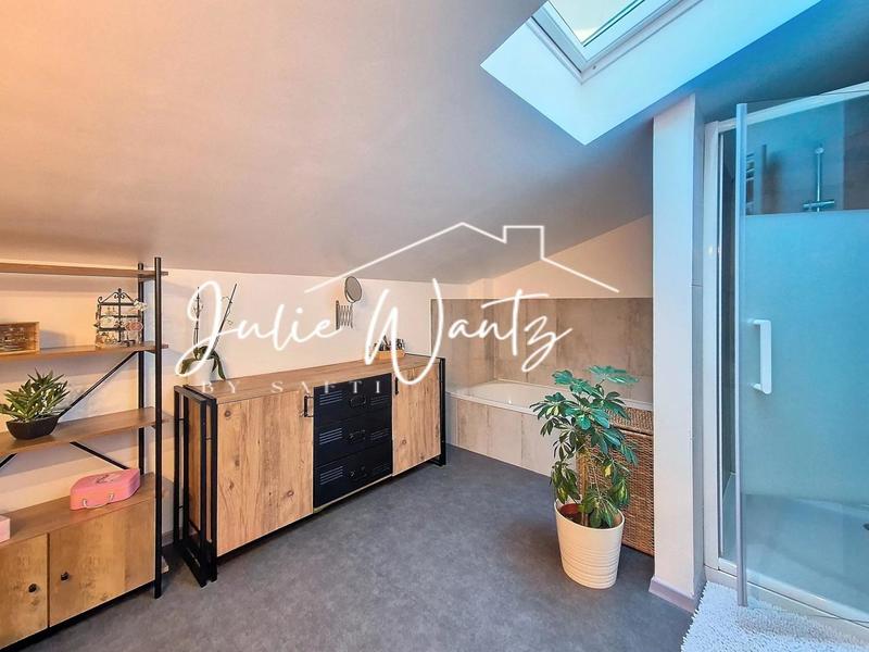 Maison - 201 m² - 7 pièces