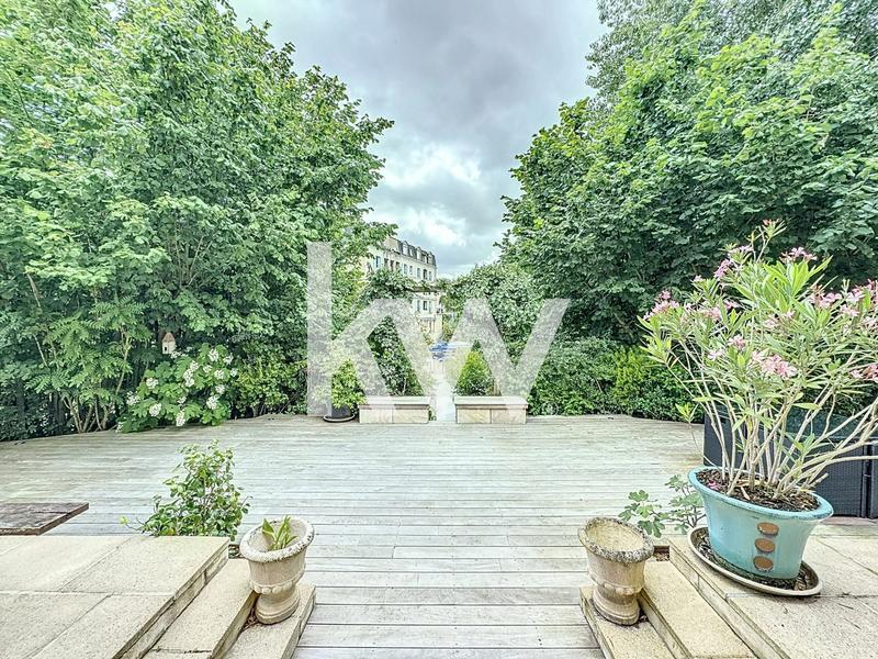 Maison - 213 m² - 8 pièces