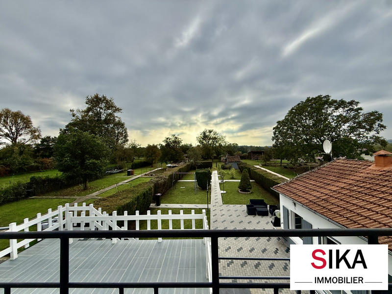 Maison - 140 m² - 5 pièces