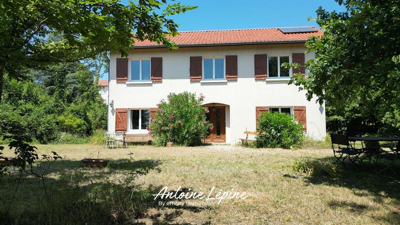 Maison - 182 m² - 9 pièces