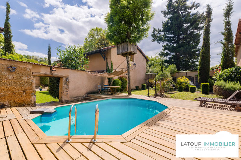 Maison - 220 m² - 10 pièces