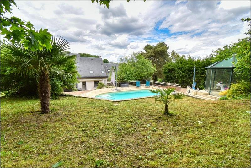 Maison - 219 m² - 8 pièces