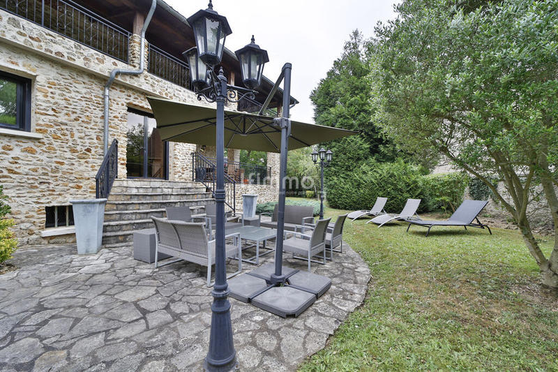 Propriété - 253 m² - 8 pièces