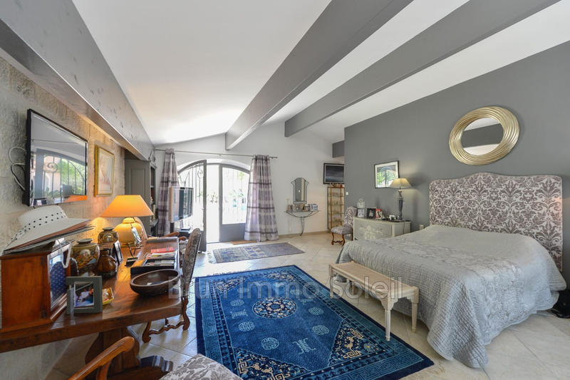 Maison - 305 m² - 7 pièces