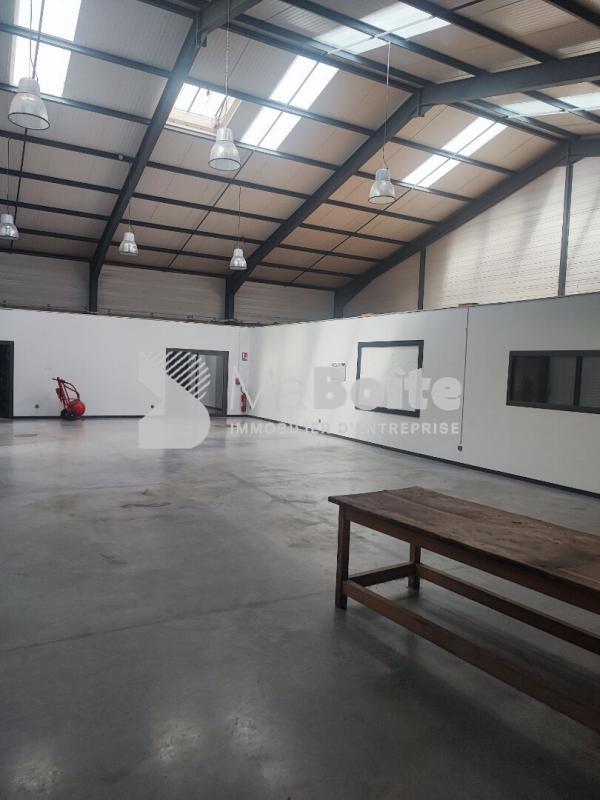 Entrepôt - 850 m²