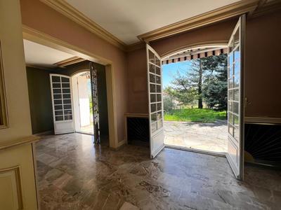 Maison - 185 m² - 8 pièces