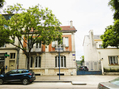 Maison - 208 m² - 8 pièces