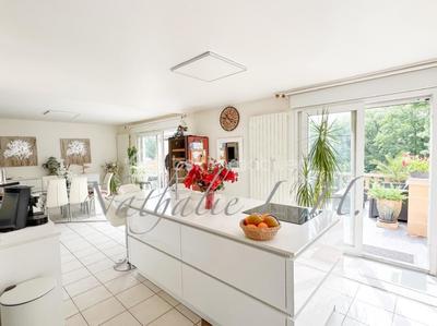 Demeure - 240 m² - 8 pièces