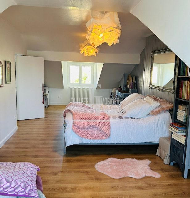 Maison - 208 m² - 7 pièces