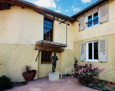 Maison - 221 m² - 7 pièces