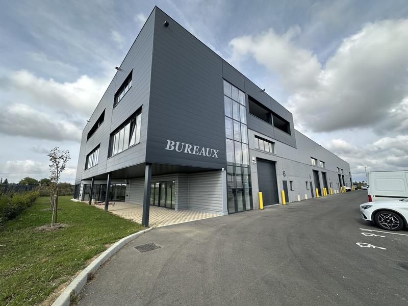 Local d'activités - 300 m² - 1 pièce