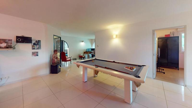 Maison - 377 m² - 7 pièces