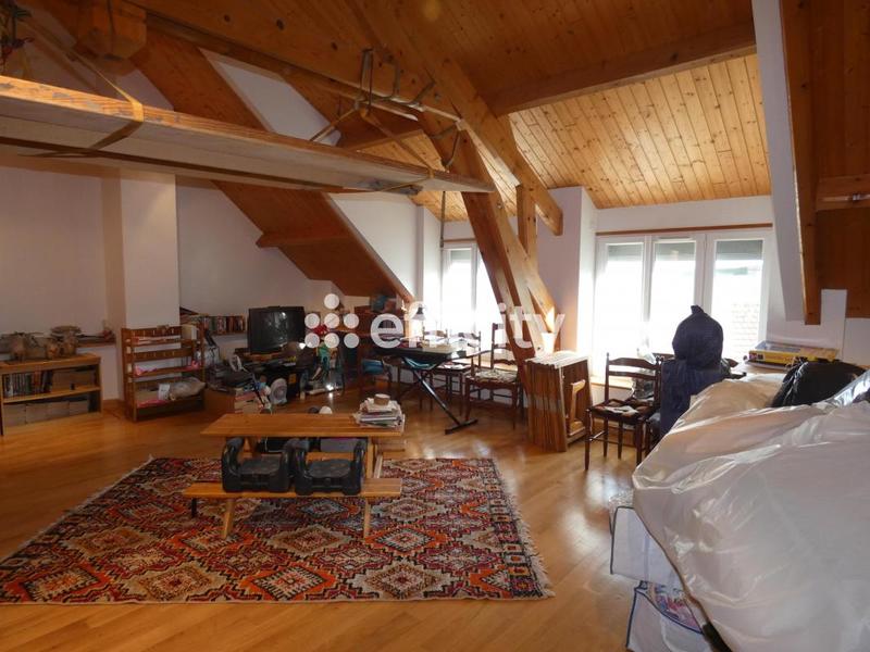 Maison - 360 m² - 9 pièces