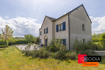 Maison - 212 m² - 9 pièces