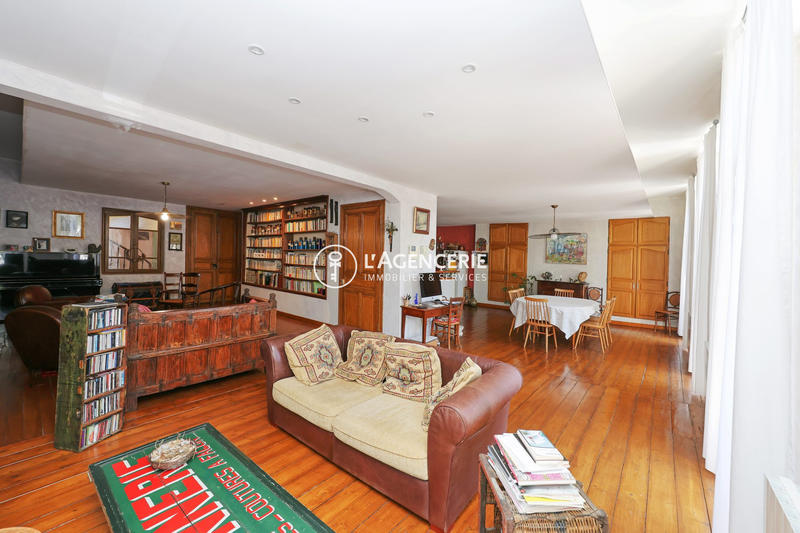 Maison - 286 m² - 6 pièces