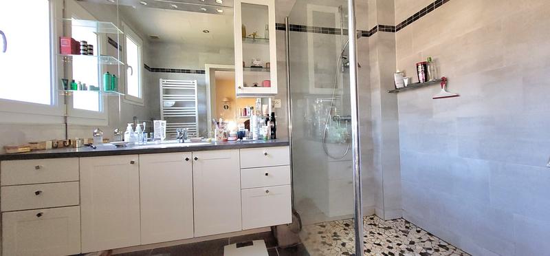 Maison - 250 m² - 9 pièces