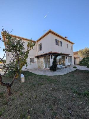 Maison traditionnelle - 210 m² - 8 pièces