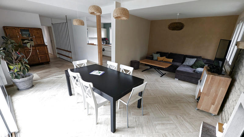 Maison - 202 m² - 8 pièces