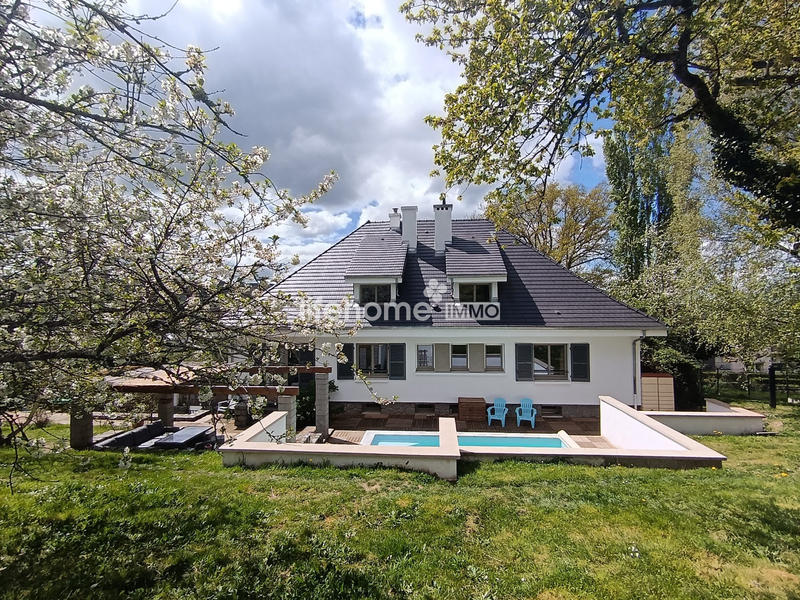 Maison - 323 m² - 8 pièces