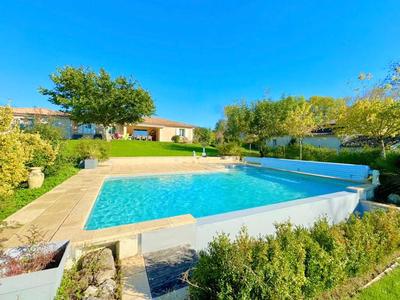 Maison - 250 m² - 7 pièces