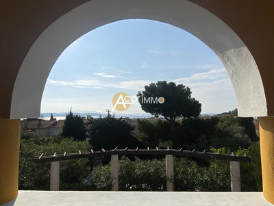 Maison - 250 m² - 8 pièces