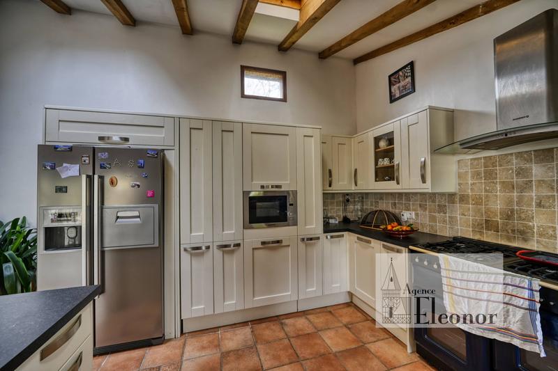 Maison traditionnelle - 477 m² - 23 pièces