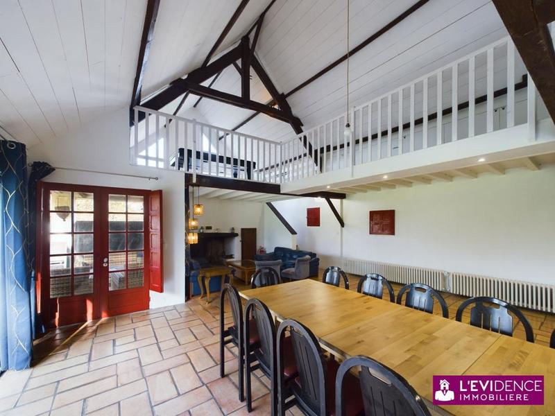 Chambre - 210 m² - 5 pièces