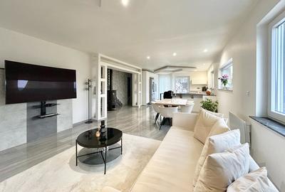 Maison - 226 m² - 8 pièces