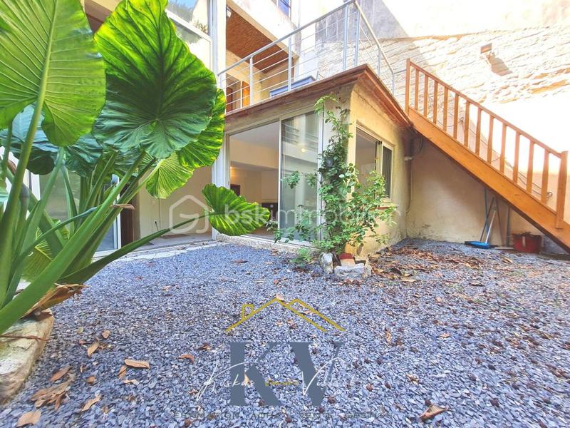 Studio - 86 m² - 5 pièces