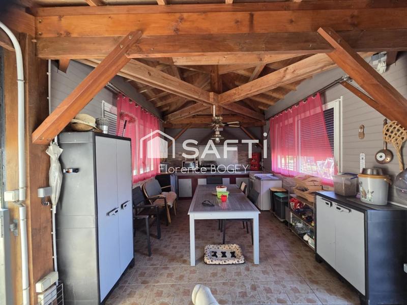 Maison - 234 m² - 8 pièces