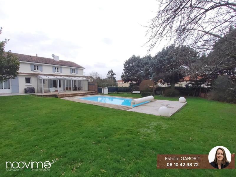 Maison - 200 m² - 9 pièces