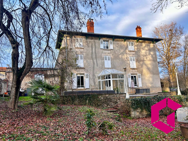 Maison - 340 m² - 6 pièces